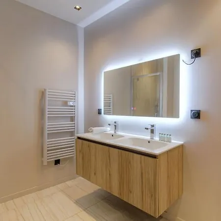 Spacieux T3 Moderne Avec Parking, * Ecully