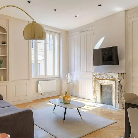 Apartment Spacieux T3 Moderne Avec Parking, *
